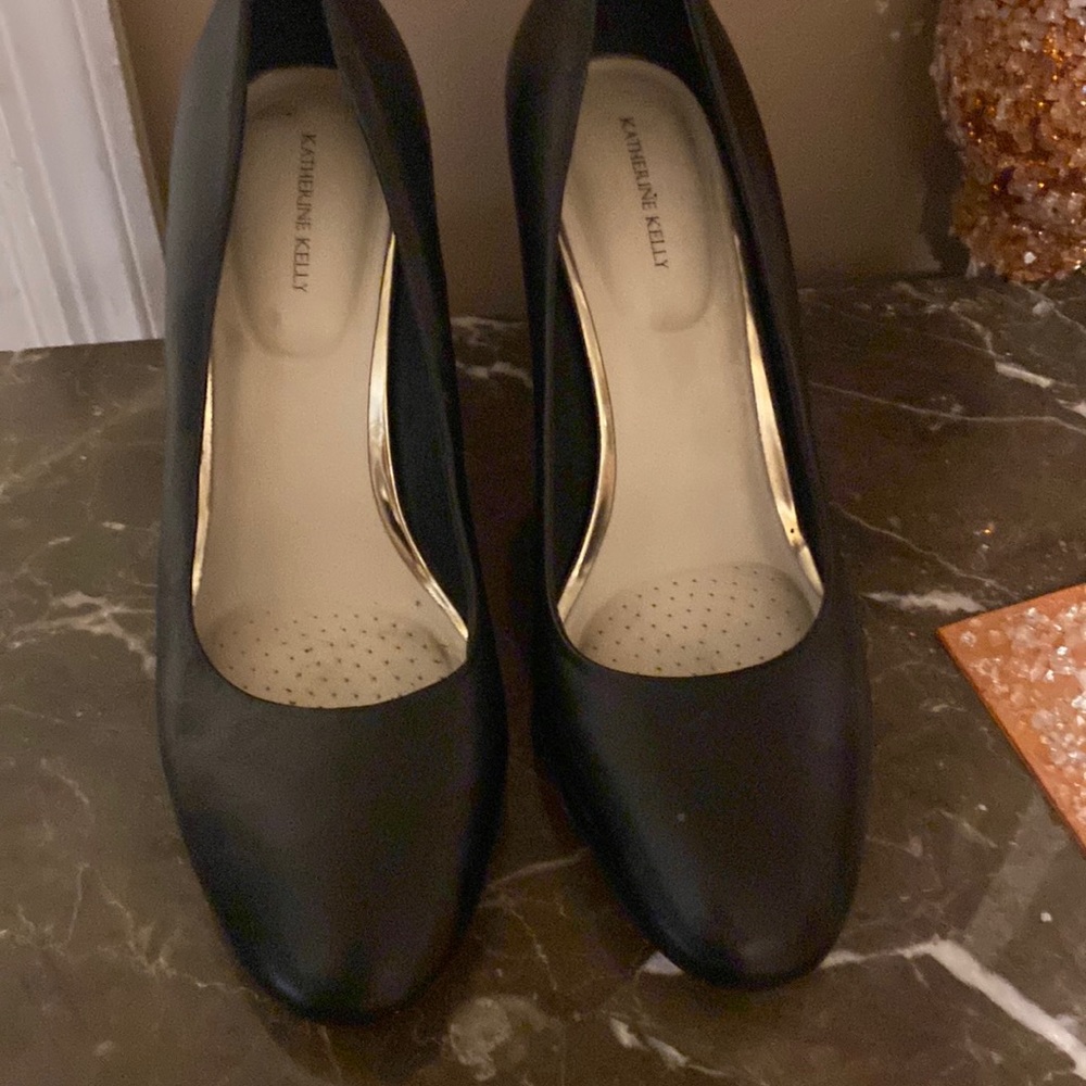 Comfortable black wedges